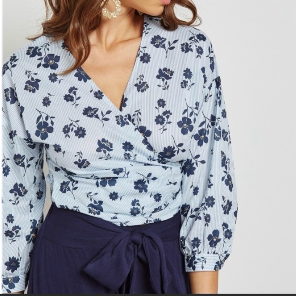 NWT moon river floral wrap bow top